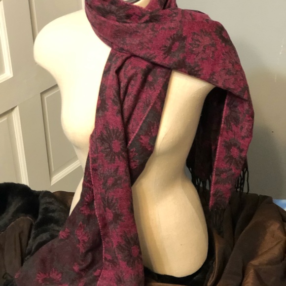Gorgeous New Scarf - Picture 3 of 8